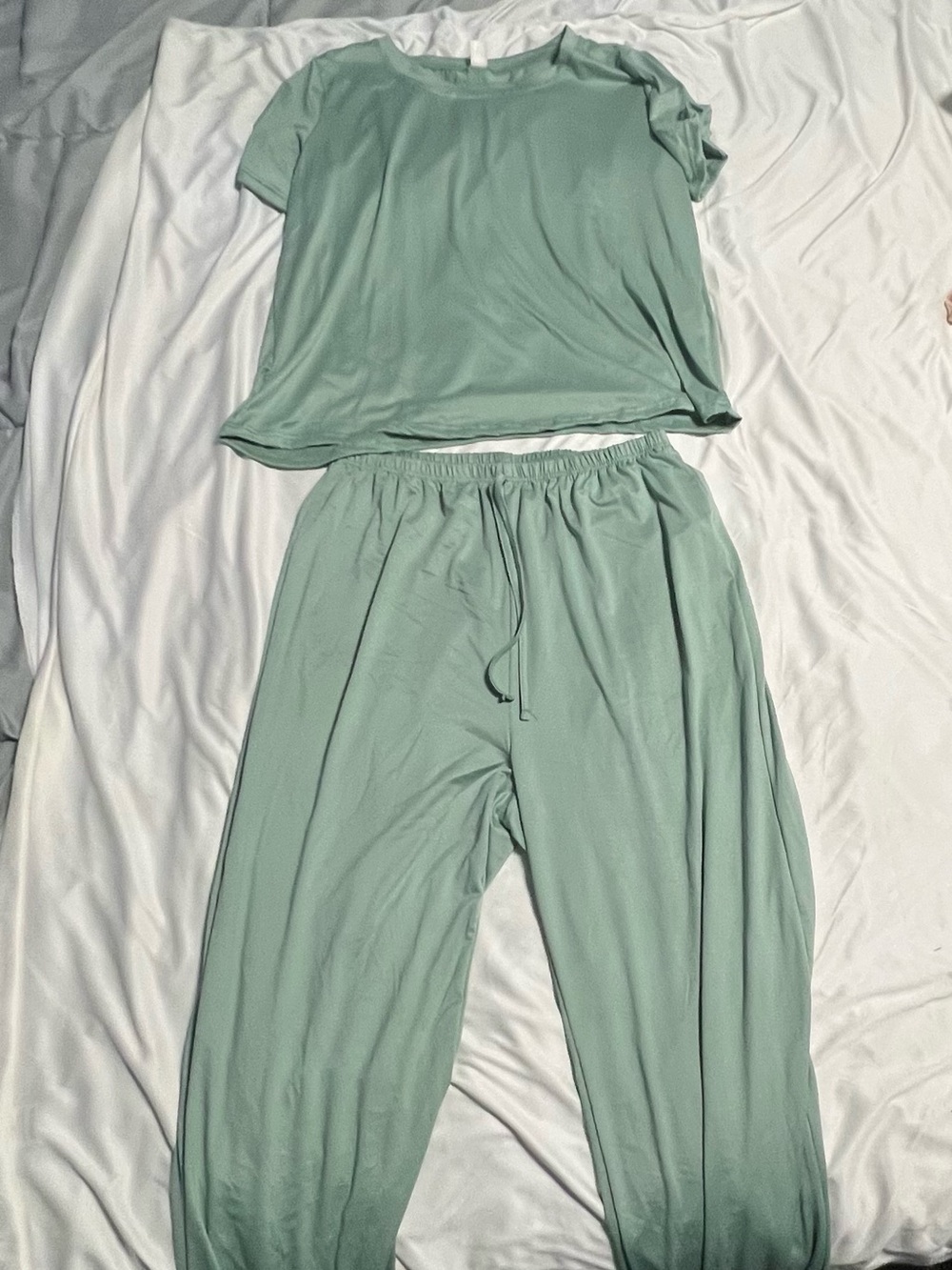 Relaxed Women's Two-Piece Set in Sage Green
